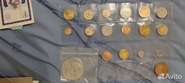 Коллекция монет и значков
