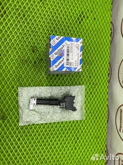 Правая форсунка омывателя фар prado 150