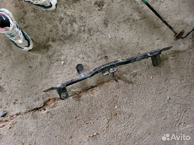 Планка верхняя замок капота на додж калибр