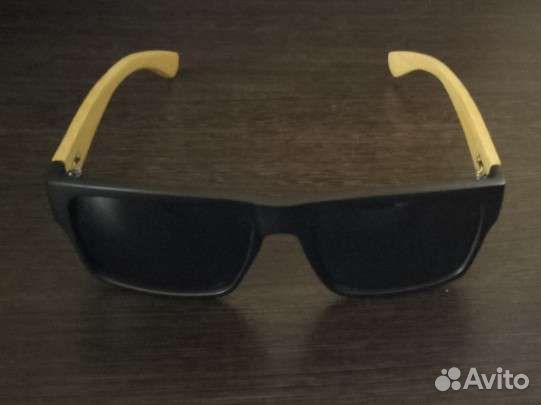 Солнцезащитные очки с чехлом