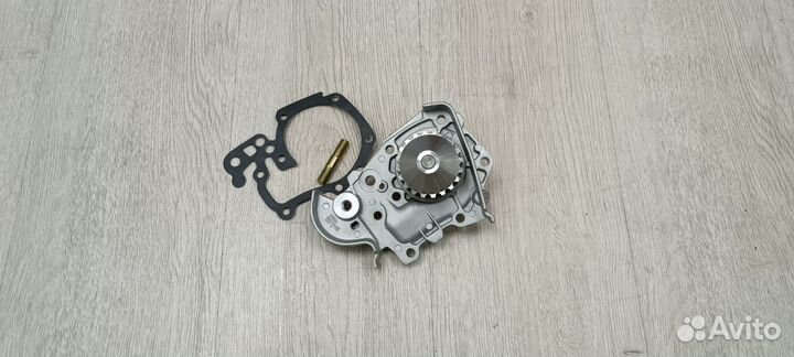 Помпа водяной насос Renault logan