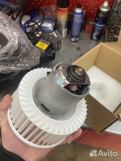 Мотор отопителя печки Nissan Almera N16