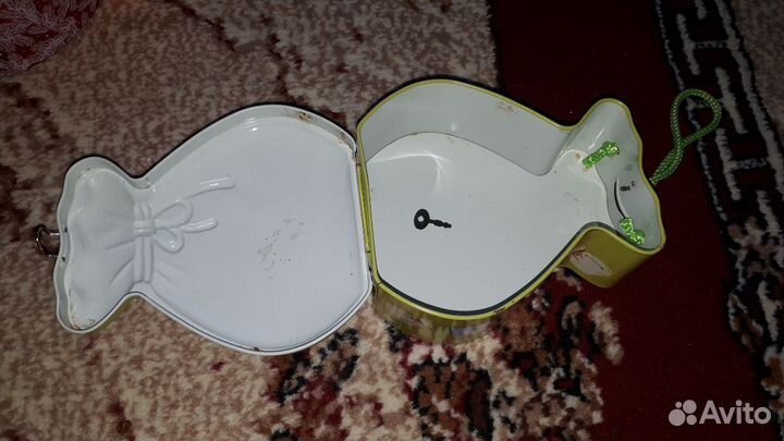 Металлические сундучки