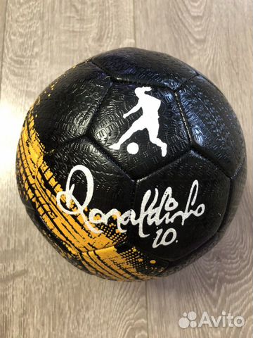 Футбольный мяч новый Роналдиньо