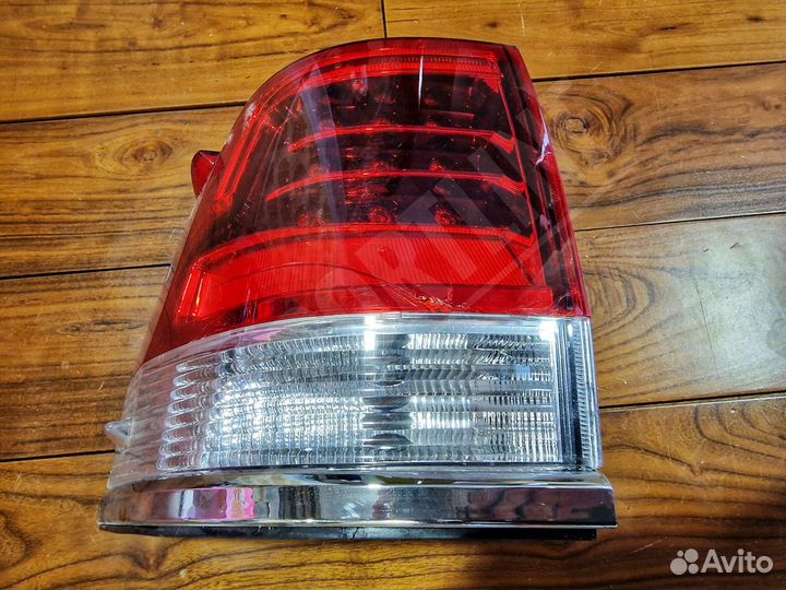 Фонарь левый Toyota Land Cruiser 200 рестайлинг