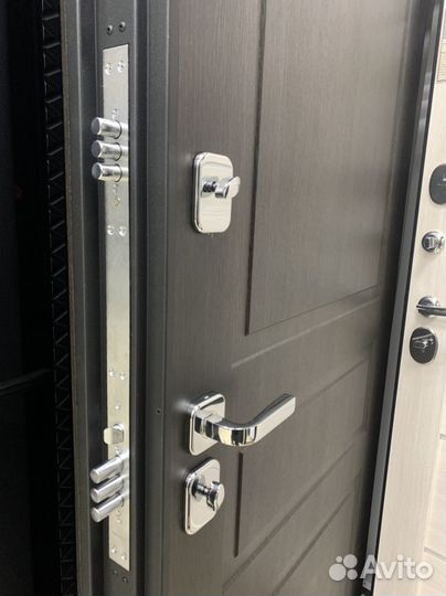 Дверь входная металлическая