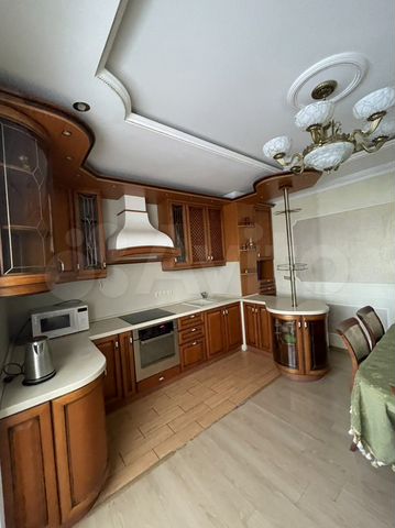 3-к. квартира, 105 м², 4/10 эт.