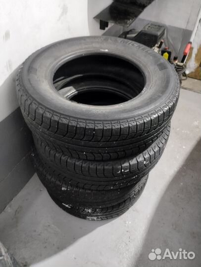 Michelin Agilis 41 215/70 R16 28L