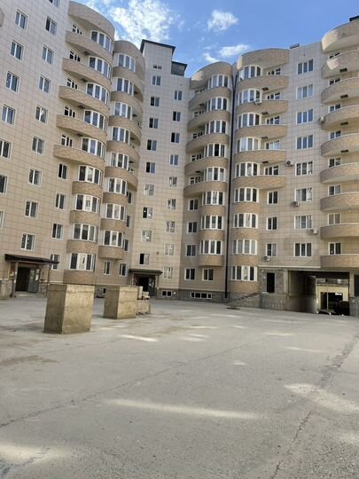 3-к. квартира, 100 м², 8/10 эт.