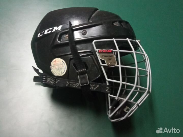 Хоккейный шлем