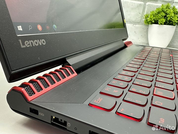 Игровой ноутбук Lenovo