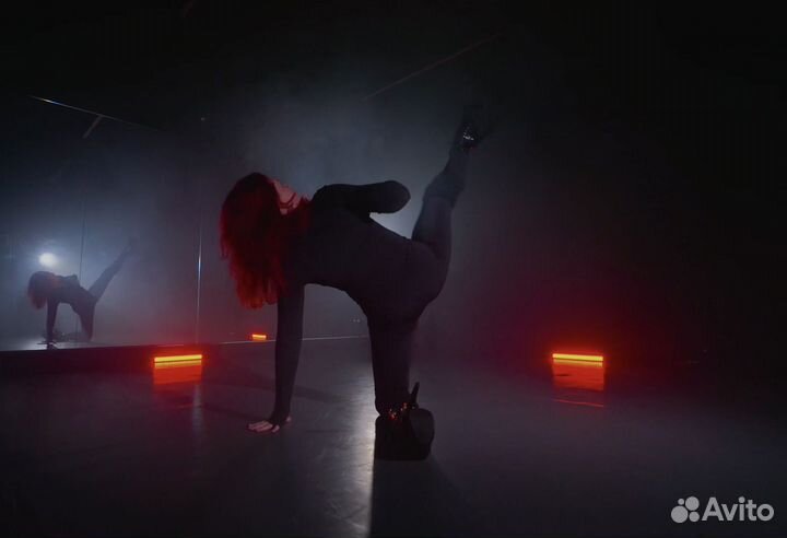 Тренер по стрип-пластике