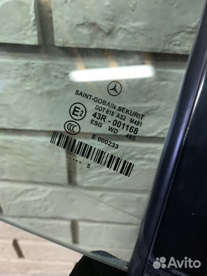 Mercedes W219 CLS Стекло двери задней (форточка)