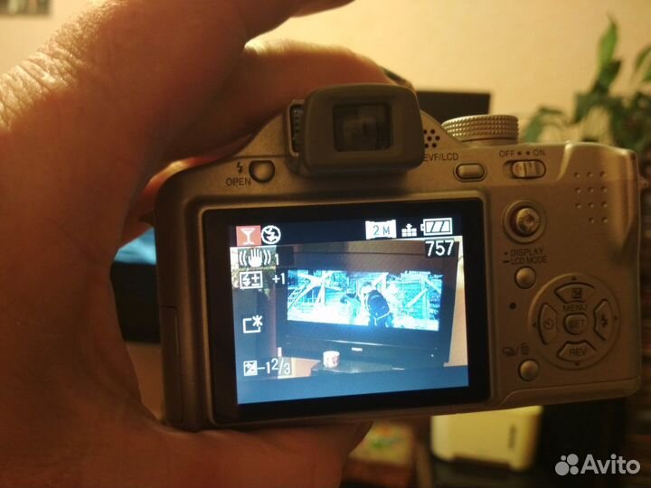 Panasonic Lumix DMC-FZ7 digital camera