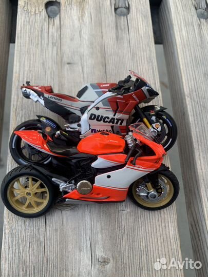 Две модели мотоцикла Ducati Burago