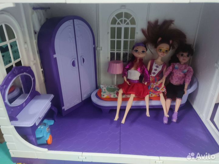 Кукольный домик с мебелью