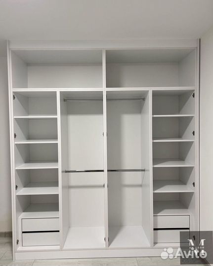 Современный распашной шкаф