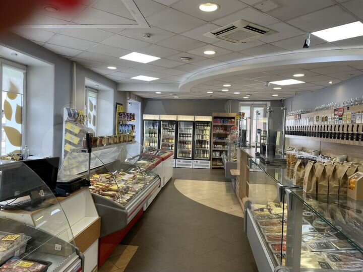 Торговая площадь, 2700 м²