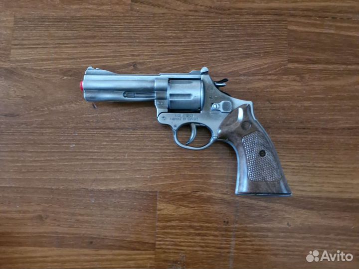 Пистолет на пистонах