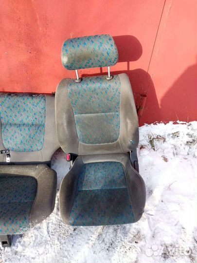 Сиденья на Nissan