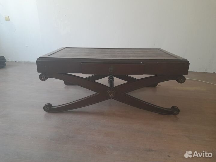 Журнальный столик