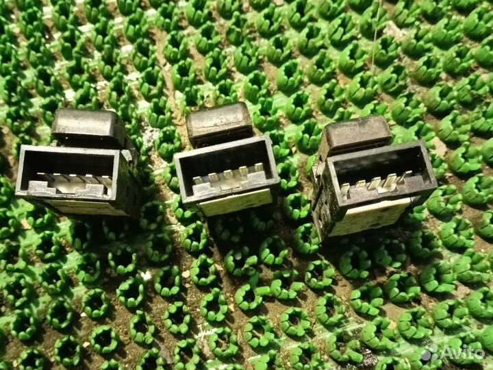 Кнопка стеклоподъемника двери Subaru Legacy 1992