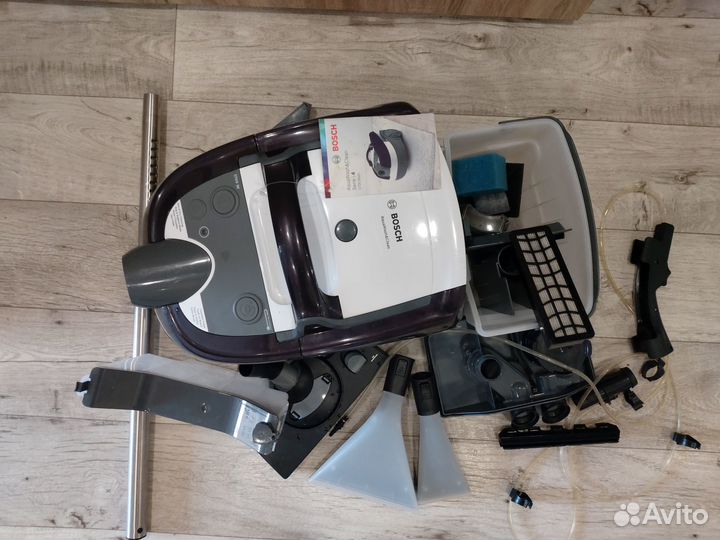 Пылесос Bosch Serie 4 BWD41740 фиолетовый. Торг