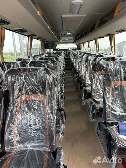 Туристический автобус Golden Dragon XML6122J, 2023