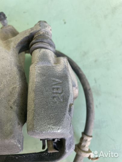 Суппорт тормозной передний rav 4 xa40