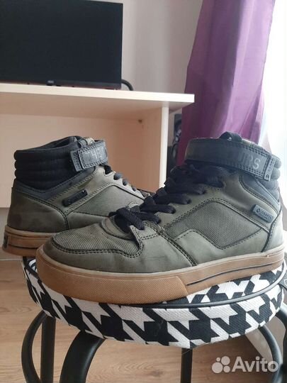 Кроссовки cropp