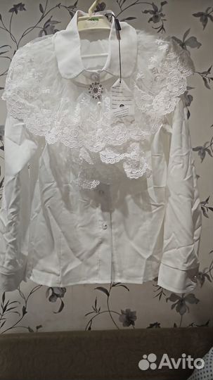 Продам новые школьные блузки