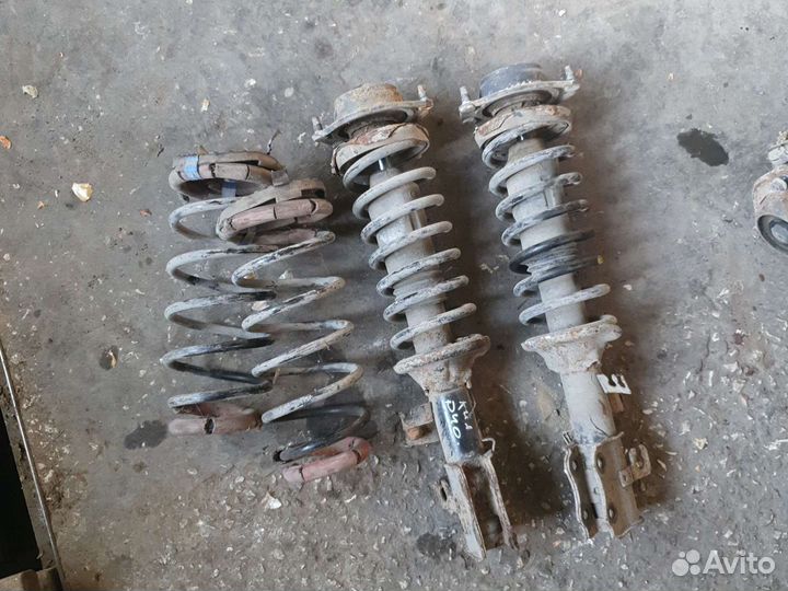 Стойка амортизатора задняя Kia Rio 1