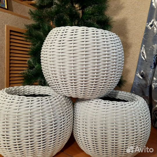 Кашпо из искуственного ротанга