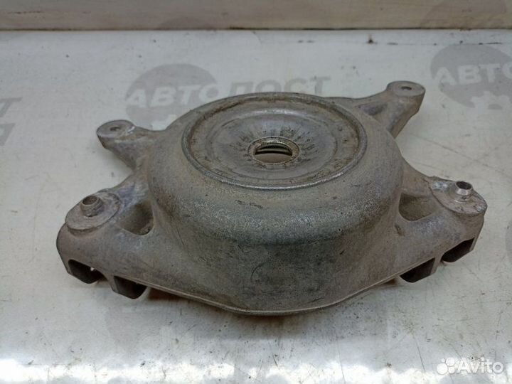 Кронштейн амортизатора передний правый Audi A4 B8