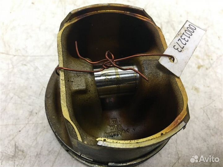 Поршень Volkswagen Passat B5 2000-2005 V276F