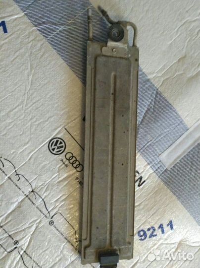 Радиатор масляный Volkswagen Passat B6 2.0 TDI BKP