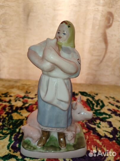 Статуэтка Свинарка