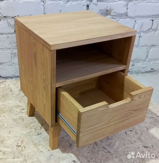 Тумба прикроватная из массива