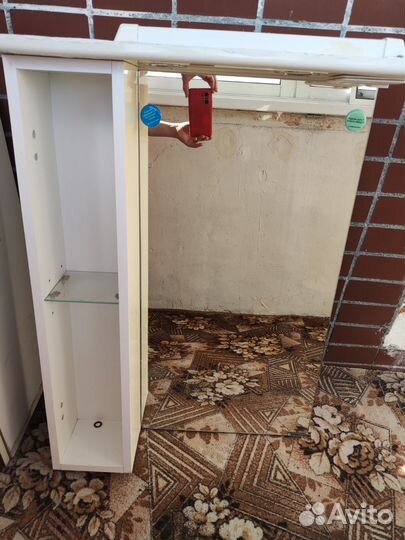 Зеркало с полкой в ванну