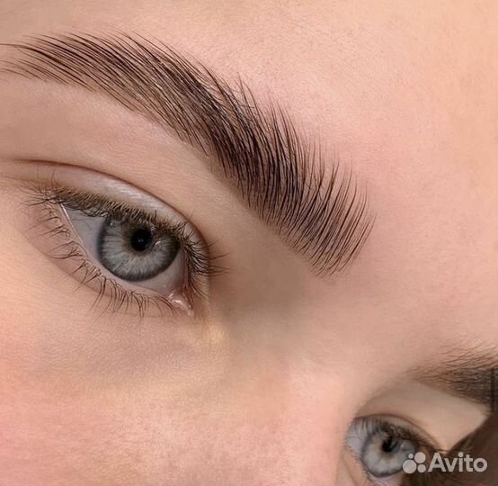 Модель на ламинирование бровей