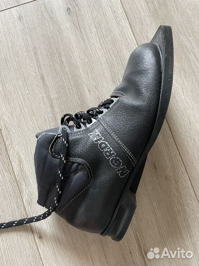 Ботинки лыжные раритет) 38 размер