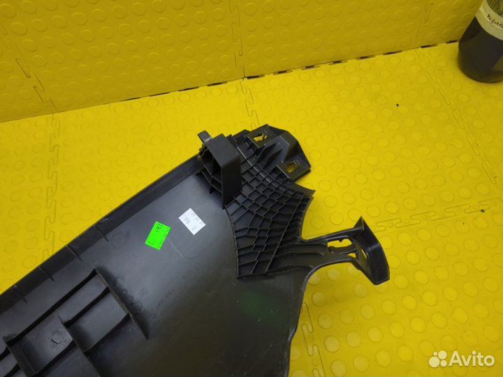 Обшивка стойки задняя правая Skoda Octavia лифтбек