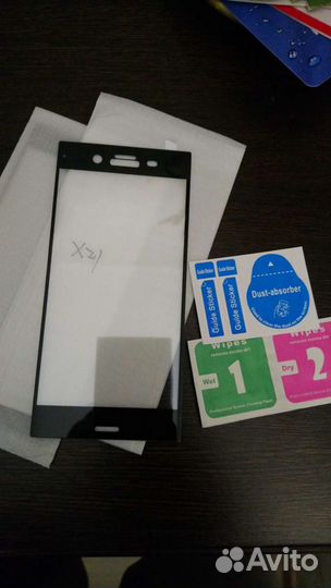 Защитное стекло на Sony Xperia XZ1