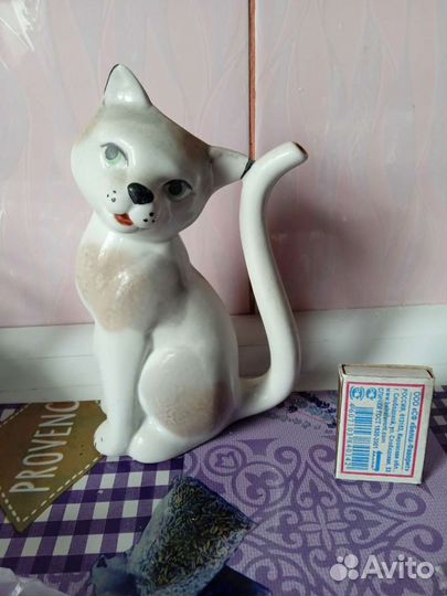 Фарфоровая статуэтка кот