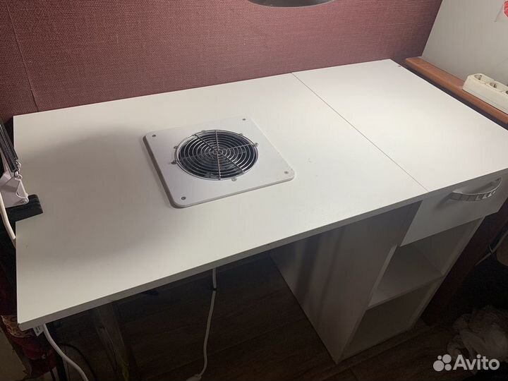 Маникюрный стол