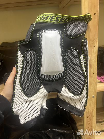 Защитные шорты dainese