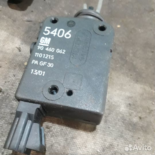 Моторчик(активатор) замка багажник Опель Вектра Б