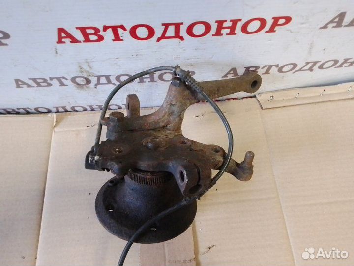 Поворотный кулак передний правый Mercedes-Benz