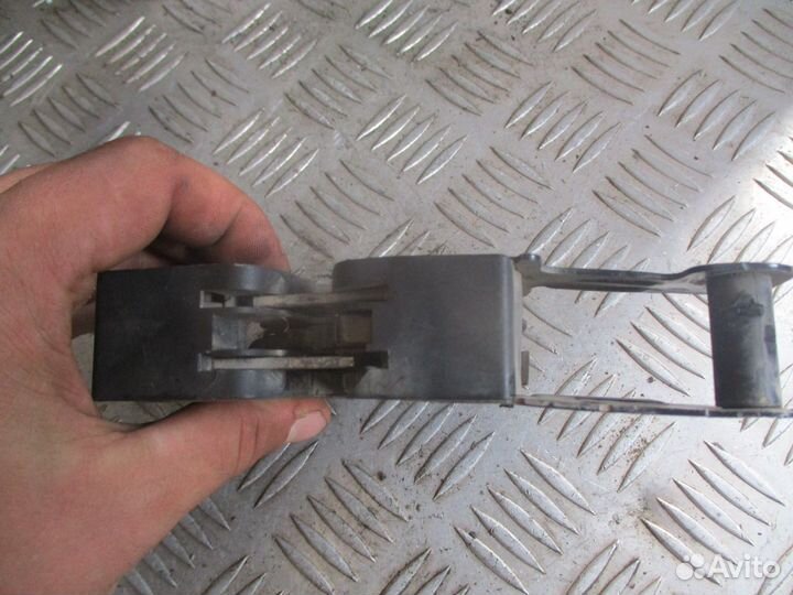 Замок капота Audi A4 B6