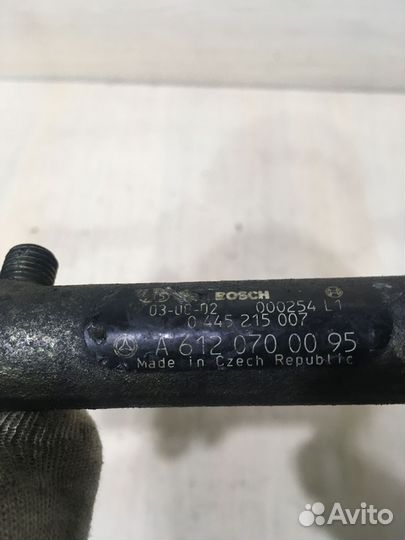 Рейка топливная рампа Мерседес W210 2.7 TDI